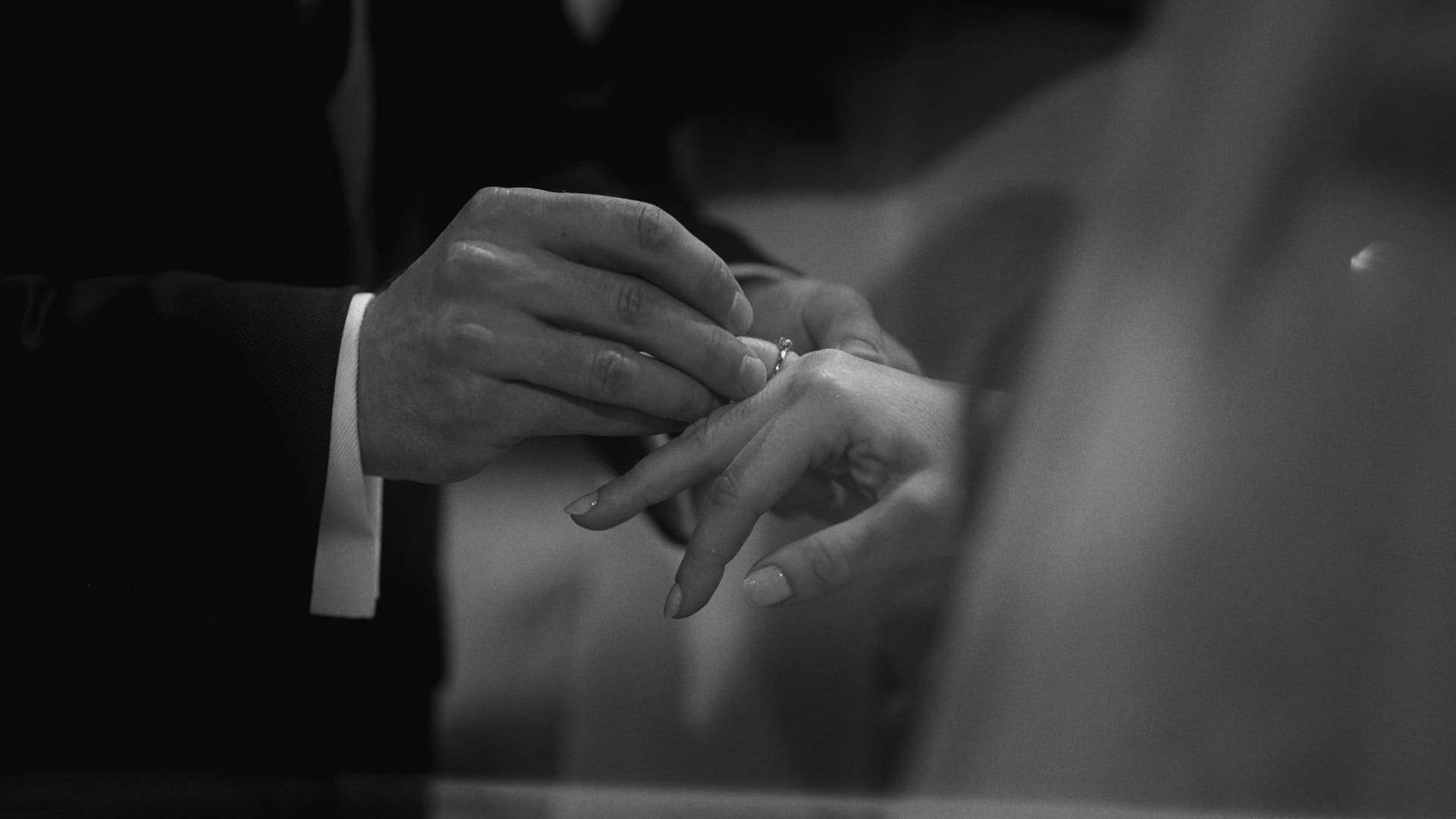N&P - czarno-biały klip ze ślubu - teledysk w odcieniach szarosci zawada film 0006